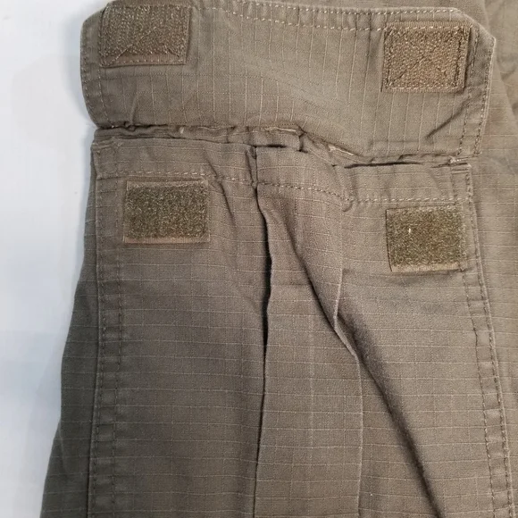 Umbro Mens Size M Cargo Shorts Army Green Draw String Elastic Waist Zipper Fly - Picture 5 of 13